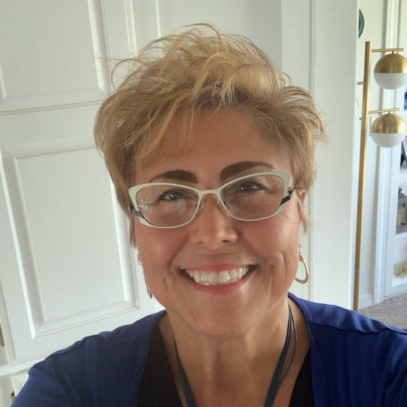 Meet your Posher, Anita - Picture 1 of 1